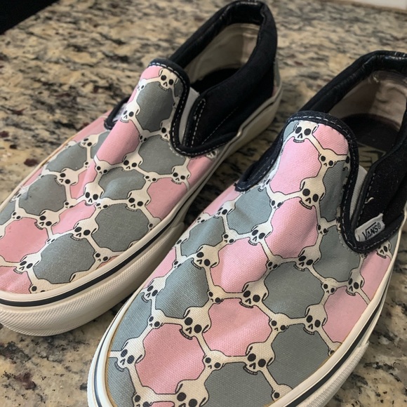 Vans Pink Skull Cross Bone Shoes - Size 9 Womens - Picture 2 of 6